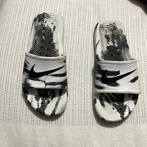 Nike marble sandals Size 9 women Size 8 men